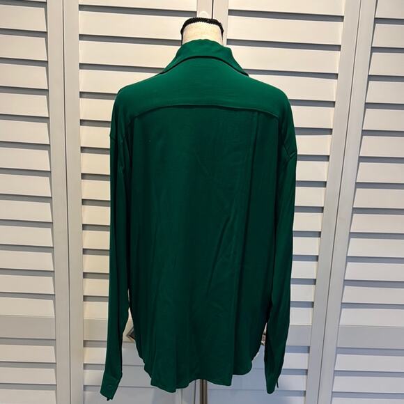 Chaser NWOT Oversized Button Down Shirt with Notched Collar and Long Sleeves. - Picture 5 of 7